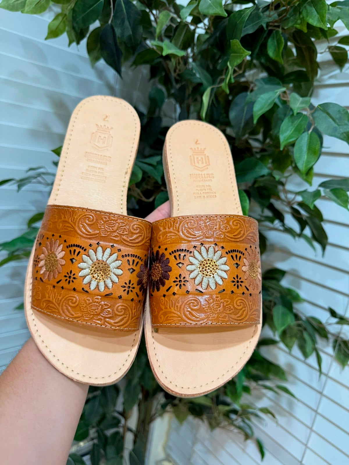 Sandalia 918 3 Flores Bordadas